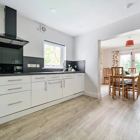Elm - Woodland Holiday home *